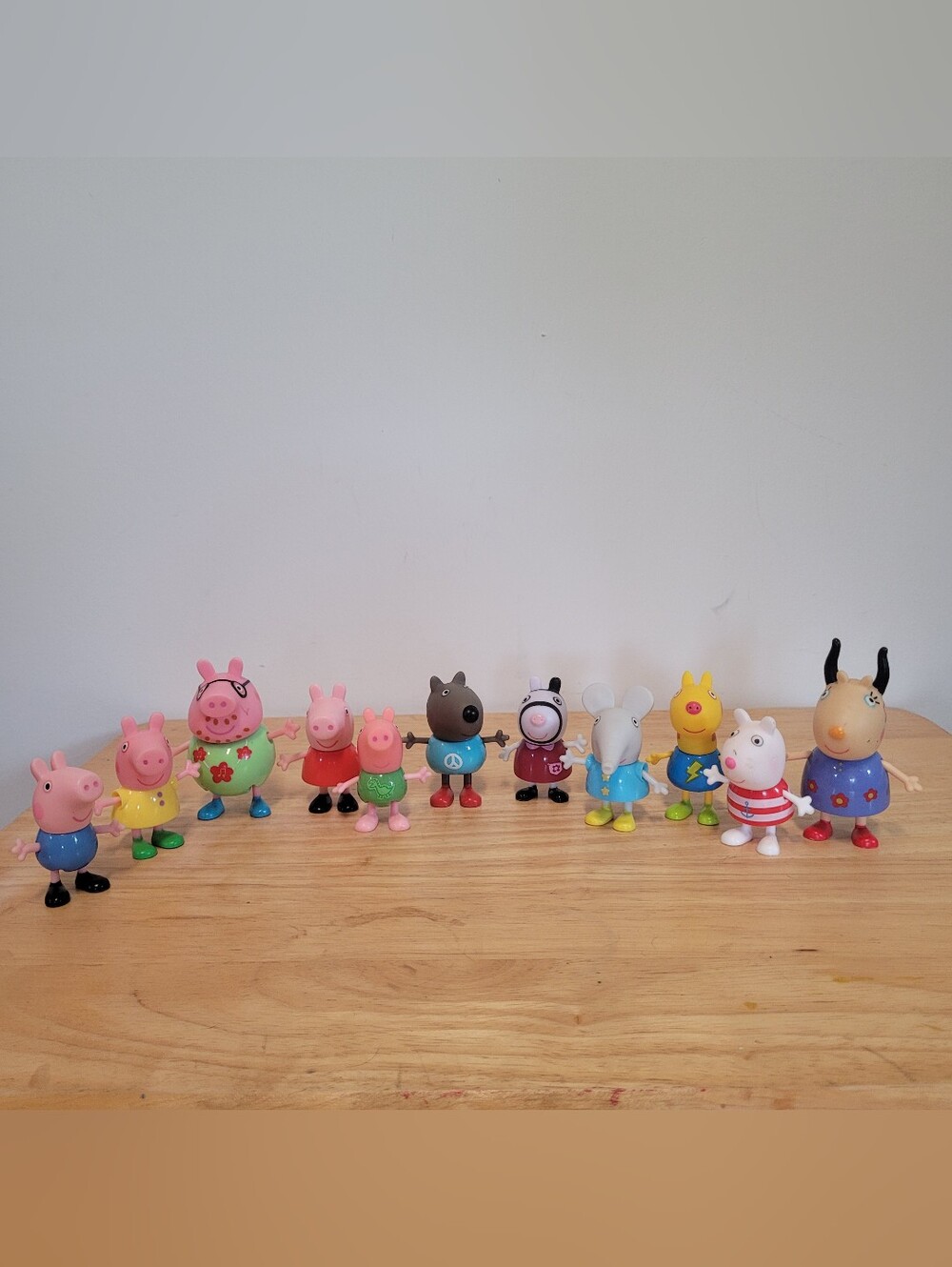 Lot of 11 Peppa Pig and Friends figures mixed assorted people toys